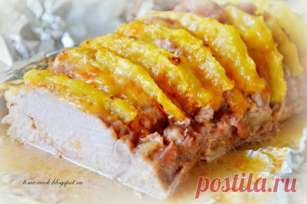 Свинина, запеченная с ананасом (гармошка).