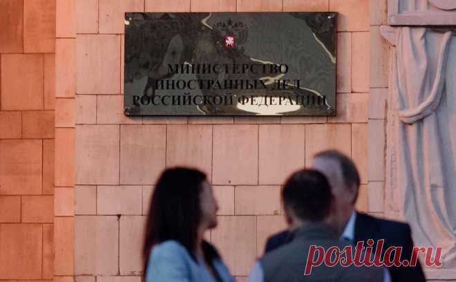 МИД обвинил «канадских либералов» в заигрывании с нацизмом. Россия ответит на враждебные действия Канады, в том числе на расширение санкционных списков и «заигрывание с нацизмом», говорится в заявлении, опубликованном на сайте МИДа.
