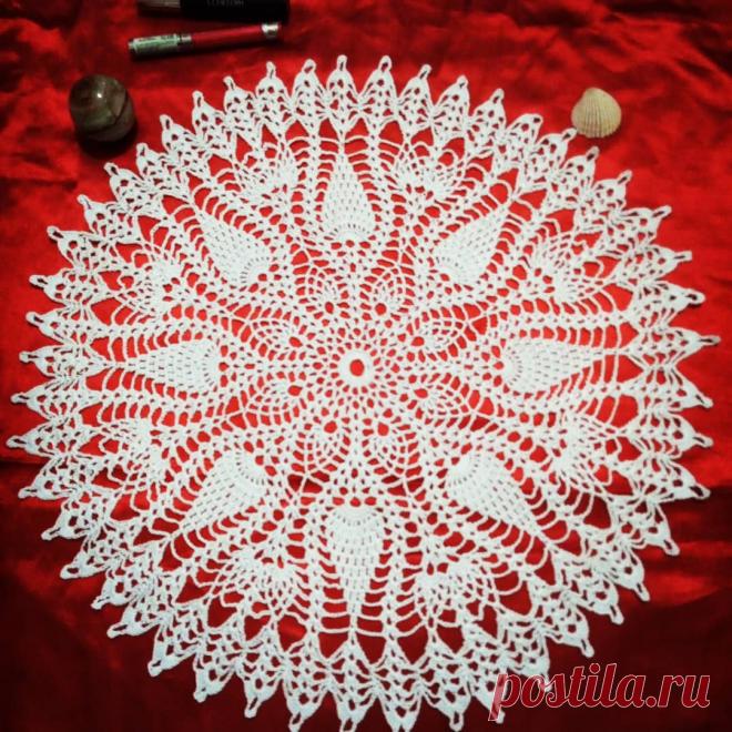 Салфетка ,вязаная крючком. 55см.(не маленькая). Украсит ваш дом ,или станет отличным подарком близким. Так же принимаю заказы.Вяжу быстро. Предложу идеи из интернета.Доступно всем!