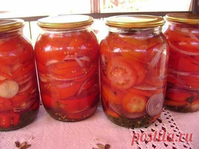 Сладкие помидоры с красным луком
