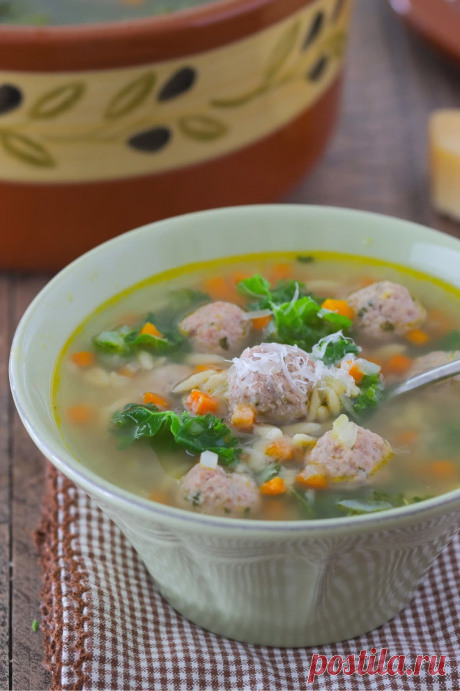 Italian wedding soup is so comforting and easy to make. With kale, pasta and tiny, juicy meatballs, this soup is such a treat.