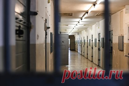 Раскрыто возможное наказание для стрелявшего в аэропорту Кишинева. Мужчине, устроившему стрельбу в аэропорту Кишинева, грозит пожизненное заключение. Возможное наказание для него раскрыли в Генпрокуратуре Молдавии. «По законодательству Молдавии за совершенное преступление ему грозит пожизненный срок лишения свободы», — напомнил и.о. генпрокурора республики Ион Мунтяну.