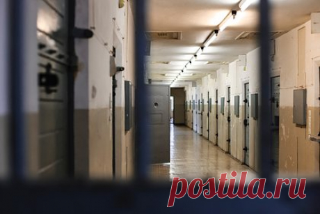 Раскрыто возможное наказание для стрелявшего в аэропорту Кишинева. Мужчине, устроившему стрельбу в аэропорту Кишинева, грозит пожизненное заключение. Возможное наказание для него раскрыли в Генпрокуратуре Молдавии. «По законодательству Молдавии за совершенное преступление ему грозит пожизненный срок лишения свободы», — напомнил и.о. генпрокурора республики Ион Мунтяну.