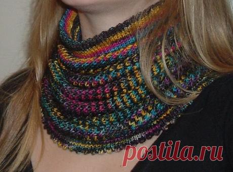 Снуд с объемными полосами willow cowl от дизайнера Amelia Lyon (спицы)