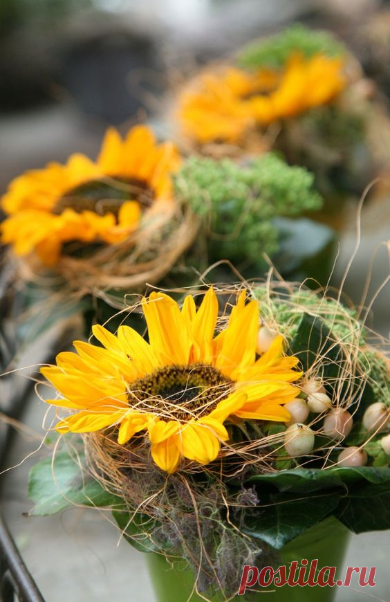 Sie wollen Ihre Wohnung oder Terasse gerne erfrischen? Wunderschön! Blumen Tischdeko ist die perfekte Möglichkeit dafür!