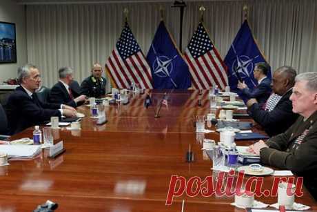 Военный эксперт объяснил желание США ослабить Россию. США в настоящее время активно спонсируют Украину и накачивают ее оружием, чтобы ослабить Россию, а затем перейти к наступлению на Китай. Об этом заявил военный эксперт, политический аналитик Яков Кедми в беседе с БЕЛТА. По его словам, параллельно Вашингтон желает подчинить себе и Европу.
