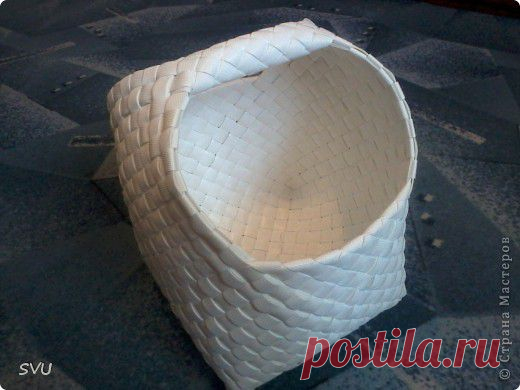 Корзинка из упаковочной полипропиленовой ленты. Плетение