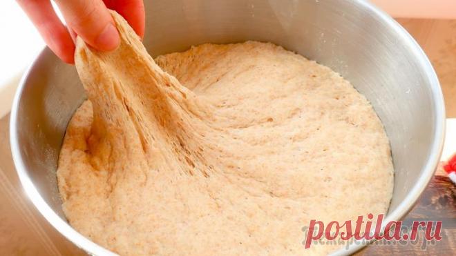 Универсальное дрожжевое тесто Ингредиенты: вода - 300 мл.дрожжи - 25 г.сахар - 1 ст.л.мука - 500 г.соль - 1 ч.л.масло растительное - 2 ст.л.Приготовление:1. В теплую воду добавляем дрожжи и сахар, перемешиваем и отправляем на 10 м...