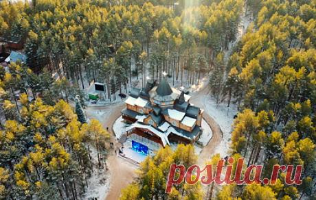 Первый снег выпал в вотчине Деда Мороза в Великом Устюге. В вотчине уже начали готовиться к Новому году