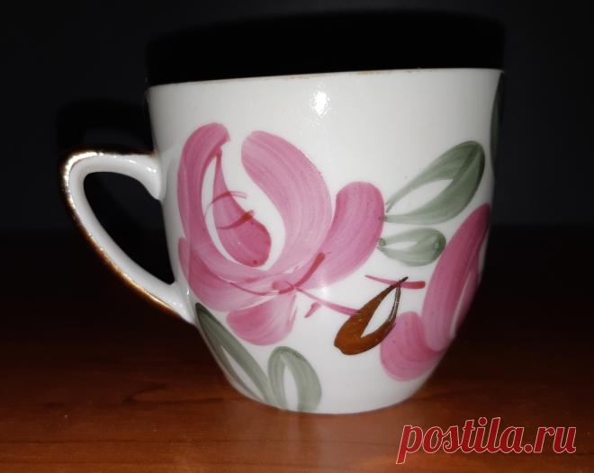 Чашка кофейная. Розы. Позолота. СССР. Клеймо. Краснодарский Фарфоровый Завод. 60 годы 20 век 
Высота : 55 мм. Диаметр верх / низ : 60 / 38 мм. 

Цена : 200 руб. / шт. 

Купить сейчас :   

#ЧашкаКофейная #ЧашкаРозыПозолота #ЧашкаКофейнаяСССР #ЧашкаКофейнаяКлеймо #ЧашкаКраснодарскийФарфоровыйЗаводЧайка #ЧашкаКофейная60годы #ЧашкаКофейная20век