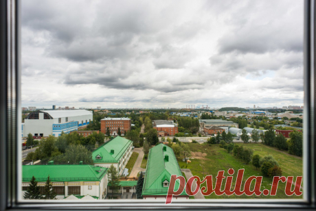 Переезд — даже долгожданный и радостный — это стресс. И наша попытка «занять руки» или «переделать тысячу дел до физического изнеможения» — одни из его возможных проявлений. Как быть? Рассказали в статье по ссылке