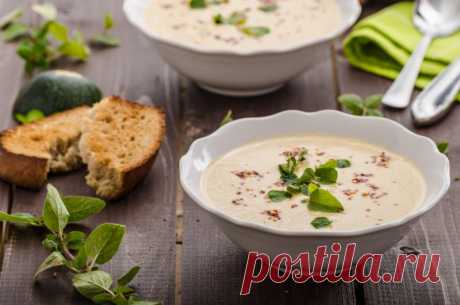 Вкусные рецепты крем-супов от Шефмаркет Наиболее распространенной разновидностью супов-пюре считается крем суп, рецепт подразумевает перетирание овощей, мяса, рыбы и прочих компонентов.