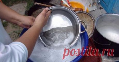 Навіть старі бабусині сковорідки виблискують чистотою! Кращий засіб! Складно повірити, але навіть старі радянські сковорідки і каструлі можуть виглядати дуже красиво, ніби щойно з магазину! При цьому вам не доведеться стирати руки від їдких хімічних засобів, рецепт досить простий! Повірте, результат вас сильно здивує!

Шалений засіб для очищення сковорідок

склад