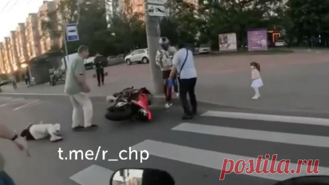 Мотоциклист сбил пенсионерку на пешеходном переходе в Петербурге, проехав на красный свет. В Петербурге мотоциклист сбил 71-летнюю пенсионерку на пешеходном переходе, проехав на красный свет. Об этом сообщает "Фонтанка". По информации издания, инцидент произошел 24 июня на проспекте Ударников. Два мотоциклиста ехали с ...