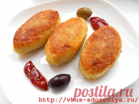 Картофельные зразы с морковью, луком и сыром.
Предлагаю рецепт приготовления очень вкусных картофельных зраз. Благодаря сочетанию в начинке сыра, лука и моркови, они получаются, как с грибами.

Ингредиенты:

Картофель
Морковь
Лук
Сыр
Мука
Соль
Перец
Растительное масло или смалец