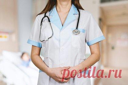 В Дагестане медсестра встретила с ножом вломившегося в ее дом поклонника. В дагестанском селе Унцукуле медсестра встретила с ножом поклонника, который вломился в ее дом. Об этом сообщил Telegram-канал Mash Gor. По сведениям издания, незваный гость давно просил у девушки руки. Ее родители не поддерживали союз молодых людей. После нападения парень не стал писать заявления в полицию.