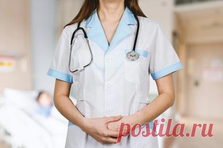 В Дагестане медсестра встретила с ножом вломившегося в ее дом поклонника. В дагестанском селе Унцукуле медсестра встретила с ножом поклонника, который вломился в ее дом. Об этом сообщил Telegram-канал Mash Gor. По сведениям издания, незваный гость давно просил у девушки руки. Ее родители не поддерживали союз молодых людей. После нападения парень не стал писать заявления в полицию.