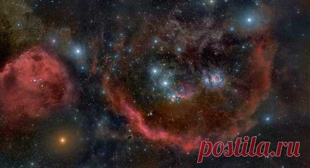 Петля Ориона. Эта великолепная космическая картина дает полное представление о величии и красоте Вселенной. Своему появлению в пространстве космоса Петля Ориона (Барнарда) обязана взрывам сверхновых и космическим ветрам. А удивительно яркое внутреннее свечение излучают атомы водорода. Расстояние до земного шара составляет примерно 1,5 тыс. световых лет. / Интересный космос