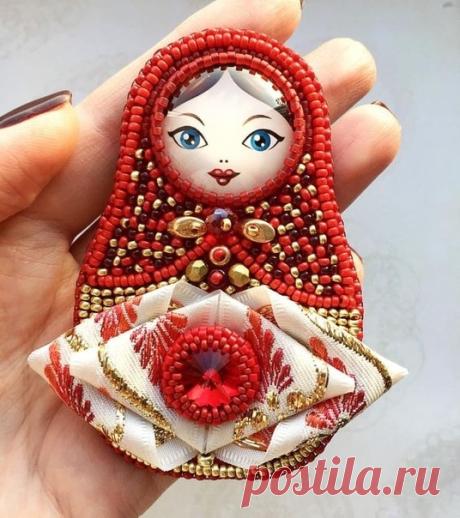 Брошки матрешки