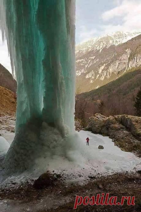 Hana Hi — angel-kiyoss: An amazing frozen waterfall in the...