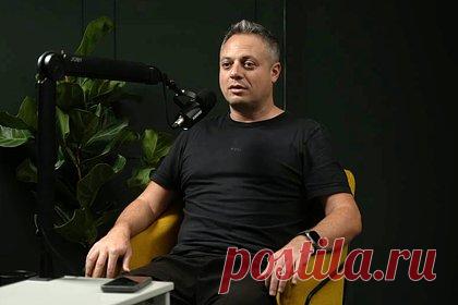 Известный в России юморист рассказал о службе в армии Израиля. Известный в России юморист Илья Аксельрод, живущий в Израиле, рассказал о службе в армии Израиля. Он раскрыл, что служит в командовании тыла и занимается разъяснительной работой на русском языке. «Мне очень нравится эта работа: я пишу сценарии, снимаю, монтирую видеоролики», — описал он свою обязанности.