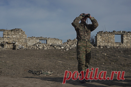 Миротворцы сумели остановить азербайджанское наступление в Карабахе. Российские миротворцы сумели предотвратить наступление азербайджанских военных, начавшееся на линии разграничения в Нагорном Карабахе. При этом они до сих пор не могут заставить войска вернуться на прежние позиции. Об этом рассказали в Инфоцентре непризнанной Нагорно-Карабахской республики.