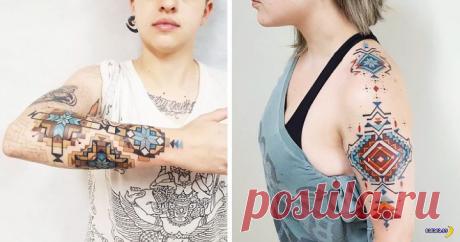 Татуировки на зависть – 79 – Орнаменты из Амазонии | Чёрт побери Бразильский художник Брайан Гомес так вдохновился традиционными орнаментами племён из Амазонии, что начал придумывать на их основе геометрические татуировки. Все его рисунки уникальны и не копируют друг друга. Причем мастер наловчился при помощи таких орнаментов создавать различные рисунки и образы. Птичек там всяких, котиков. В данный момент в его тату-салон в Сан Паулу очередь стоит из желающих, но двигаетс...