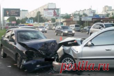 Лобовое столкновение Daewoo Lanos и Daewoo Sens в Харькове - 7 пострадавших - свежие новости Украины и мира