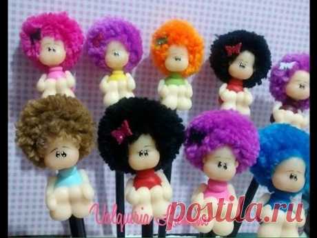 CABELINHO BLACK COM POM POM POR VALQUIRIA LAMIM