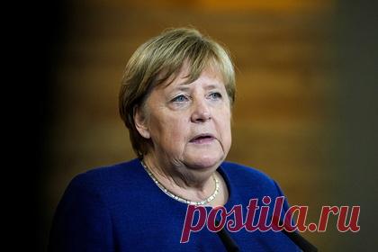 Меркель вспомнила о своем решении 2008 года по Украине и НАТО. Бывший канцлер Германии Ангела Меркель считает верным свое решение не поддерживать ускоренное вступление Украины в НАТО в 2008 году. Пресс-секретарь отметила, что при этом политик поддерживает все усилия страны и международного сообщества по «прекращению варварства и войны России против Украины».