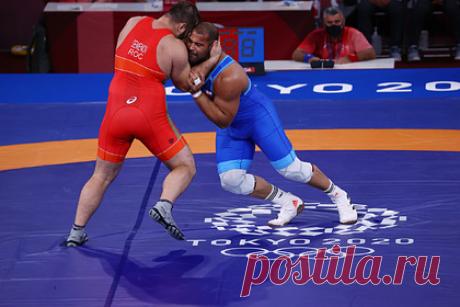 Борец Семенов принес сборной России 50-ю медаль на Олимпиаде. Россиянин Сергей Семенов завоевал бронзовую медаль в греко-римской борьбе на Олимпиаде в Токио. В поединке за третье место в весовой категории до 130 килограммов российский спортсмен победил представителя Чили Ясмани Акосту. Встреча прошла в понедельник, 2 августа. Семенов взял верх по очкам.