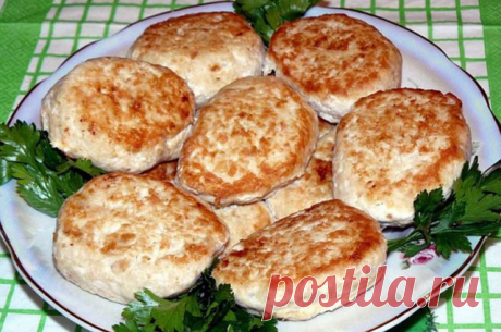 ТОП - 10 рецептов изумительных котлет

1. Куриные котлеты с грибами
2. Котлеты куриные рубленные с адыгейским сыром
3. Котлеты из индейки
4. Котлеты из капусты с сыром
5. Мясные котлеты
6. Куриные котлеты «Нежные»
7.Котлета рубленная "по домашнему"
8. Рыбные котлеты с картофельным пюре "Новая волна"
9. Куриные котлеты со сливочно-ореховой начинкой
10. Куриные котлеты с творогом в хрустящей панировке

1. Куриные котлеты с грибами

Ингредиенты:

● Курица (молодая),
● Лук,
● ...