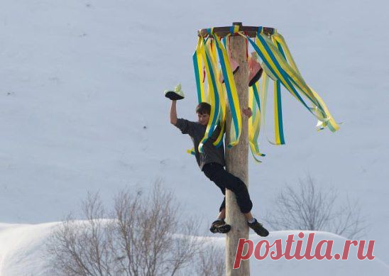 Если на шесте повисла женщина — это стриптиз, а если мужчина — это Масленица.)))