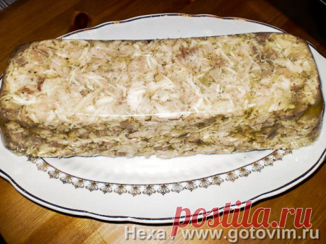 Сальтисон из курицы в мультиварке. Рецепт с фото Сальтисон - мясное блюдо с итальянскими корнями, которое встречается польской, белорусской и русской кухни. В классическом рецепте сальтисона отварные свиные потроха и головизну приправляют чесноком, перцем и другими специями, кладут в свиные кишки или желудок, повторно варят или подпекают в печи, а затем кладут под гнет. Но можно приготовить сальтисон из курицы по облегченному рецепту, используя мультиварку. В результате по...