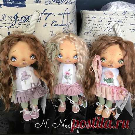 Доброе пятничное утро 🌷🌷🌷!!! Уже пятница 😳?! Неделя пролетела незаметно! Да что там неделя - месяц пролетел 🙈. Впереди майские праздники и открытие сезона "еду на любимую дачу, возвращаюсь - с грёбанного огорода" 😁🙈...
(Куклы проданы)
#текстильнаякукла#авторскаякукла#интерьернаякукла#коллекционнаякукла#куклаизткани#куклавподарок#кукласвоимируками#ручнаяработа#подарок#екатеринбург#doll#dolls#artdoll#dollartistry#instadoll#artdoll#art#москва#питер#present#puppet#handm...