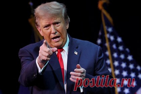 Стало известно о тайной симпатии британских консерваторов к Трампу. Многие члены Партии консерваторов Великобритании тайно симпатизируют экс-президенту США Дональду Трампу на фоне его возможной победы на президентских выборах 2024 года. Об этом сообщает издание Politico. Положительно о возможности возвращения Трампа высказывались бывшие премьеры Борис Джонсон и Лиз Трасс.