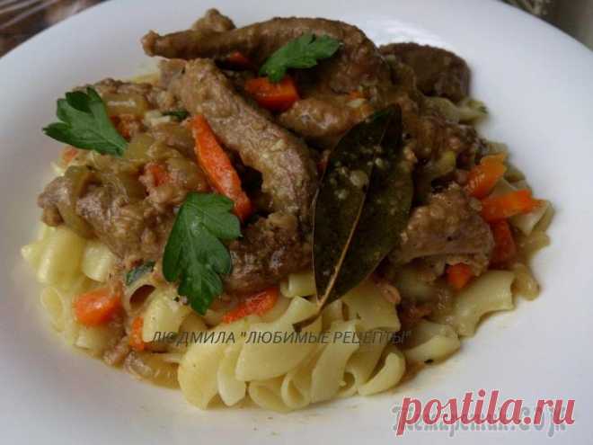 Печень с подливкой - быстро и вкусно! Очень простой и вкусный рецепт для любителей печени, с минимумом набора ингредиентов: Печень любая - 0,5 кг.,Морковь - 1 шт., Лук репчатый - 1 шт., Мука, Чёрный молотый перец,Соль или вкусовая приправ...