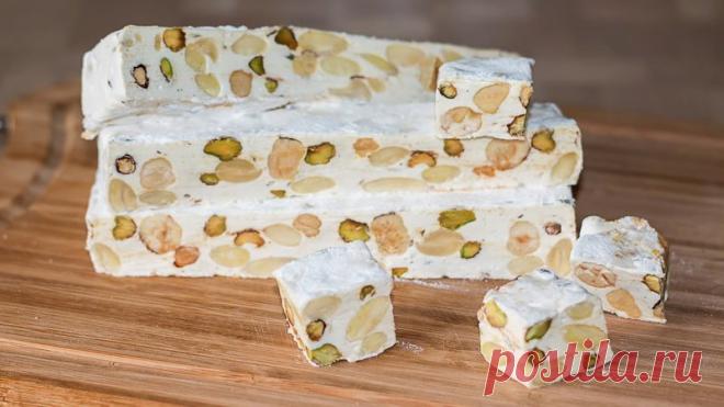 Рецепт классической итальянской нуги - Torrone Рецепт приготовления популярной классической итальянской нуги Торроне в домашних условиях со всеми тонкостями и нюансами. Заметьте, при приготовлении не нужен термометр! 
Самый лучший вариант для выкладывания нуги -...