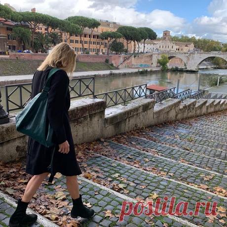 На изображении может находиться: один или несколько человек, небо, облако, на улице и вода