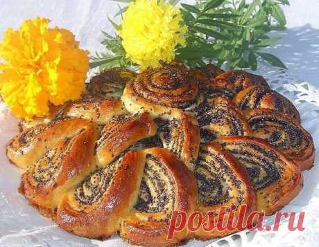 Запись на стене Очень эффектный пирог-рулет с маком, да еще и вкусный! Ингредиенты: ● 500 гр муки пшеничной ● 1 яйцо куриное ● 1 ст. ложка сухих дрожжей ● 250 мл кефира ● 10 ст. ложек сахара ● 1 ст. ложка масла сливочного ● 5 ст. ложек масла растительного ● щепотка соли ● 1 стакан мака Приготовление: 1. Начинаем..