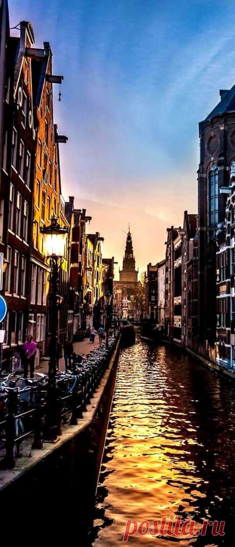 Amsterdam, The Netherlands. Photo by Thomas Kuipers.  |  Pinterest: инструмент для поиска и хранения интересных идей