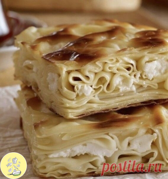 Ачма с творогом. Очень вкусно!
на 100грамм - 132.61 ккалБ/Ж/У - 10.96/3.96/13.18

Ингредиенты:
Лаваш армянский - 2 шт.
Творог 0% - 500 гр.
Сыр Сулугуни - 200 гр.
Кефир 3.2% - 400 мл.
Укроп - 40 гр.
Соль - 1 ч. л.

Приготовление:
На крупной терке измельчить сыр, добавить его к творогу, посолить и хорошо перемешать.
Нарезать лаваш на одинаковые по размеру пласты.
Вылолжить первый лист лаваша на глубокий противень и смазать кефиром.
Выложить творожно-сырную начинку.
Следующий...