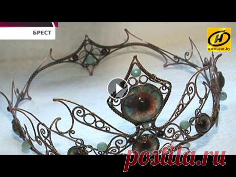 Металлические нити легко принимают любую форму. Но если присмотреться, работа – ювелирная. На некоторые детали может уйти несколько дней. А тако...
