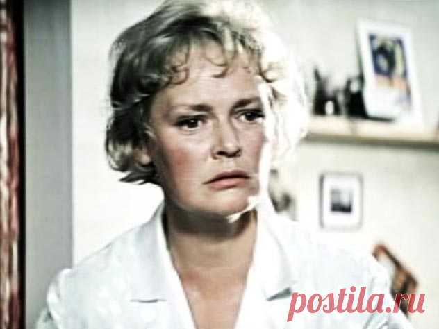 Жена гения комедии «Самогонщики», «Пес Барбос и необычный кросс», «Бриллиантовая рука», «Операция „Ы“ и другие приключения Шурика», «Кавказская пленница, или Новые приключения Шурика», «Иван Васильевич меняет профессию», «12 стульев», «Спортлото-82» - гениальные картины Леонида Гайдая пересматривает не одно...