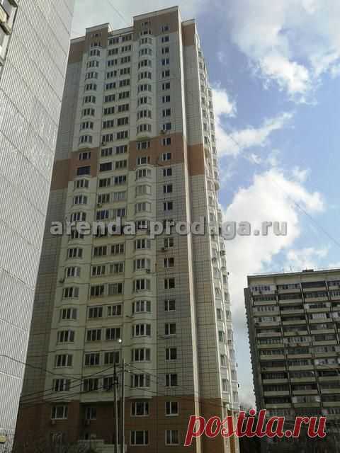 Продаем 2-х комнатную квартиру в новостройке по адресу: г. Одинцово, ул. Комсомольская, д. 11 (30 минут транспортом от м. Молодежная, Кунцевская, Парк Победы, 7 минут пешком до ж/д ст. Одинцово). 20/25-этажного панельного дома. Общая площадь: 62 м2, комнаты: 21-14 м2 (изолированные, зал с эркером), кухня: 11 м2, просторный холл: 10 м2. Квартира без отделки, стены есть, окна ПВХ, остекленная лоджия (4.1 м2). Дом стоит на берегу пруда, рядом лес. Свободная продажа (переуступка). Стоимость 6.2 млн