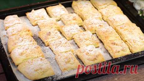 Рецепт вкусного печенья на кефире. Выпечка за 25 минут: слоеное печенье для всей семьи Печенье на кефире — это простой и быстрый в приготовлении десерт, который стал популярным благодаря своей легкости и великолепному вкусу. Основным ингредиентом в этом печенье является кефир, который не только придаёт тесту нежность и влажность, но и делает его более воздушным благодаря реакциям между кислотой кефира и разрыхлителем. Использование кефира в кулинарии — это традиция, […]