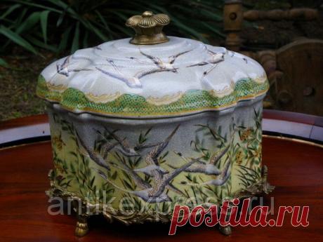 Старинная позолочена шкатулка