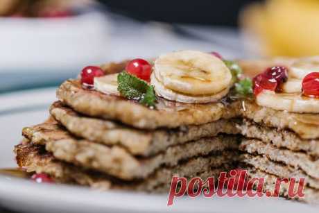Как приготовить блины из овсяной муки на кефире
Нежные пористые вкусные блины, которые полезнее обычных блинчиков. Рассказываем, как приготовить блины из овсяной муки на кефире.