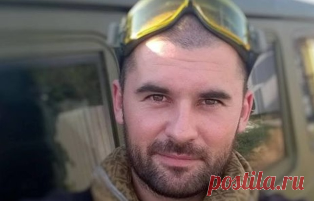 Слухайте, у нас же зараз на очах народжується історія про трьох капітанів. Один капітан на суді, з наглою посмішкою...- Віче НСН - Prefiks Blog Слухайте, у нас же зараз на очах народжується прекрасна історія про трьох капітанів, яка, впевнений, з часом реінкарнується екекранізацією. Російскі кораблі, гвинтокрили та авіація переслідують в нейтральних водах три українські кораблі. Два швидких катери можуть без проблем втікти, але вони не залишили буксир, який сильно втратив ...