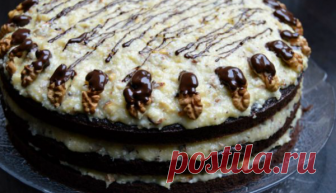 Хочу поделиться простым рецептом невероятно вкусного торта со сгущенкой, который я пеку по большим праздникам.